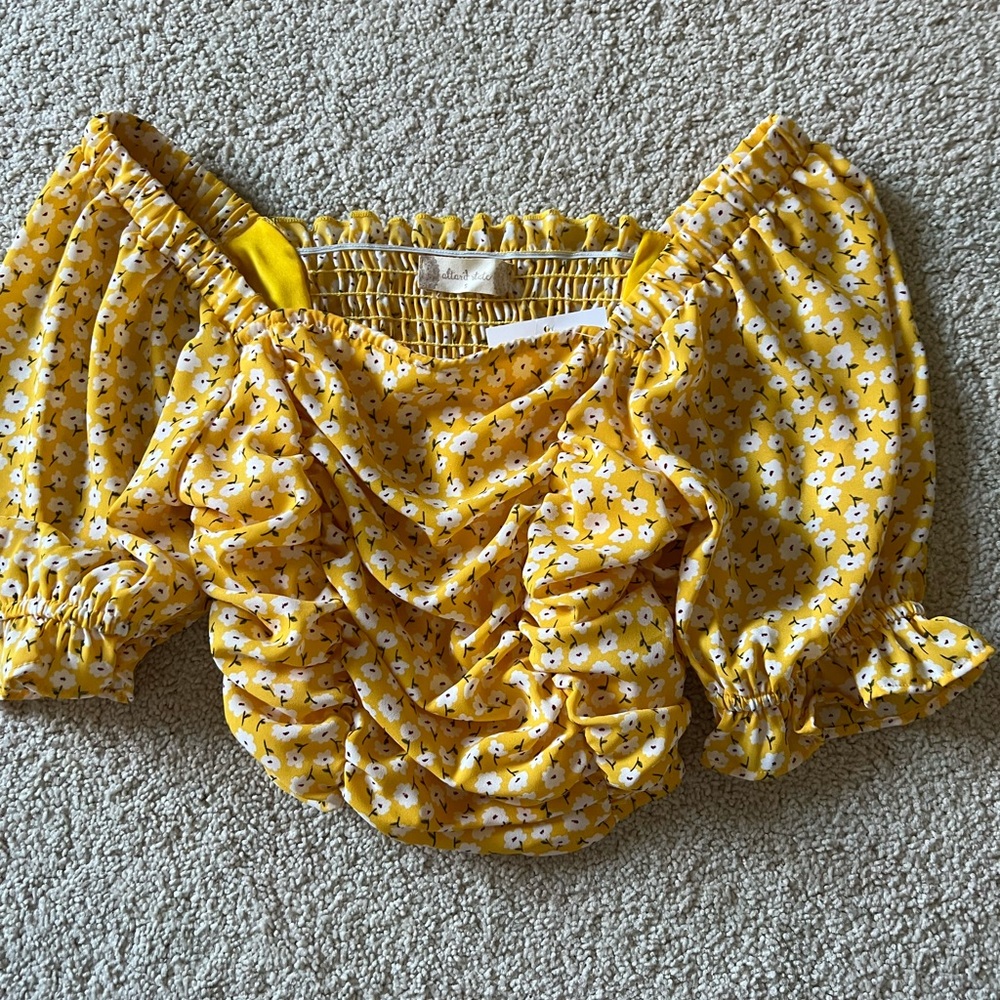 Yellow altar’d state top